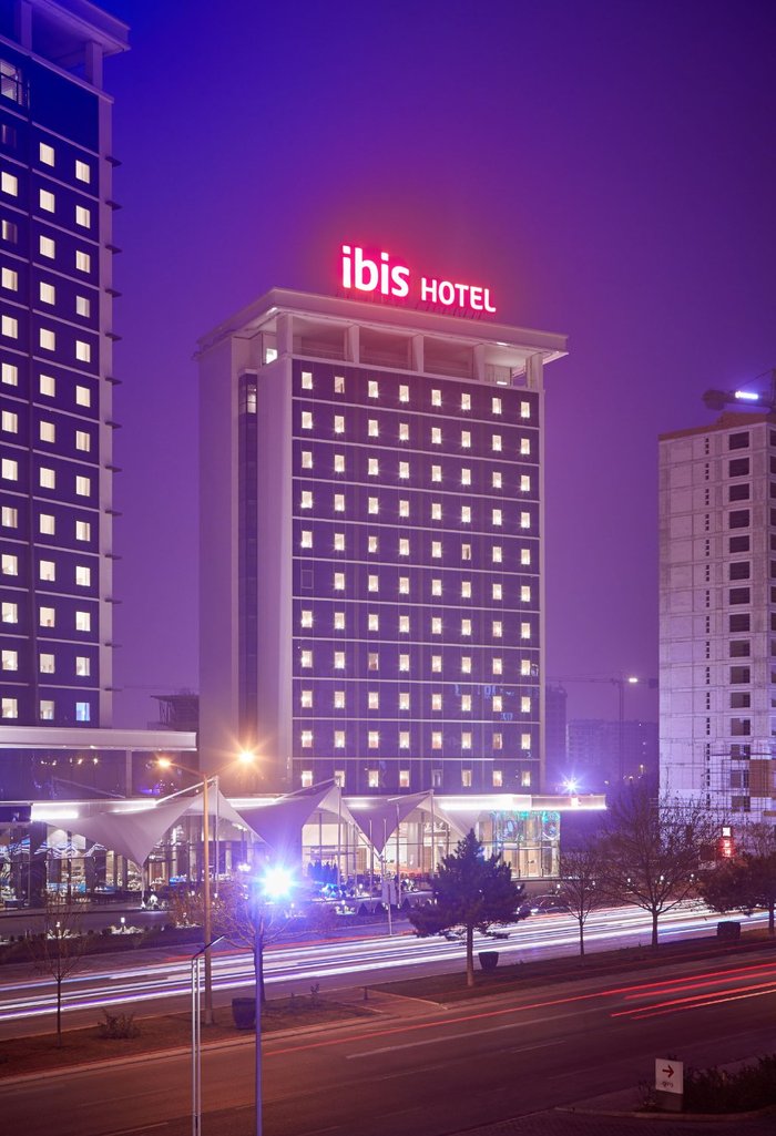 Ibis. Актобе гостиница Ибис. Ibis Пятигорск. Ростов на Дону гостиница Ибис. Международная Гостиничная цепь Ибис.