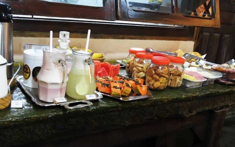 Café da manhã: delícias mineiras.