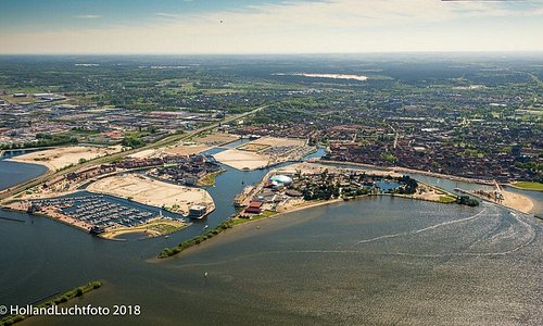 Luchtfoto van de nieuwe haven & waterfront
