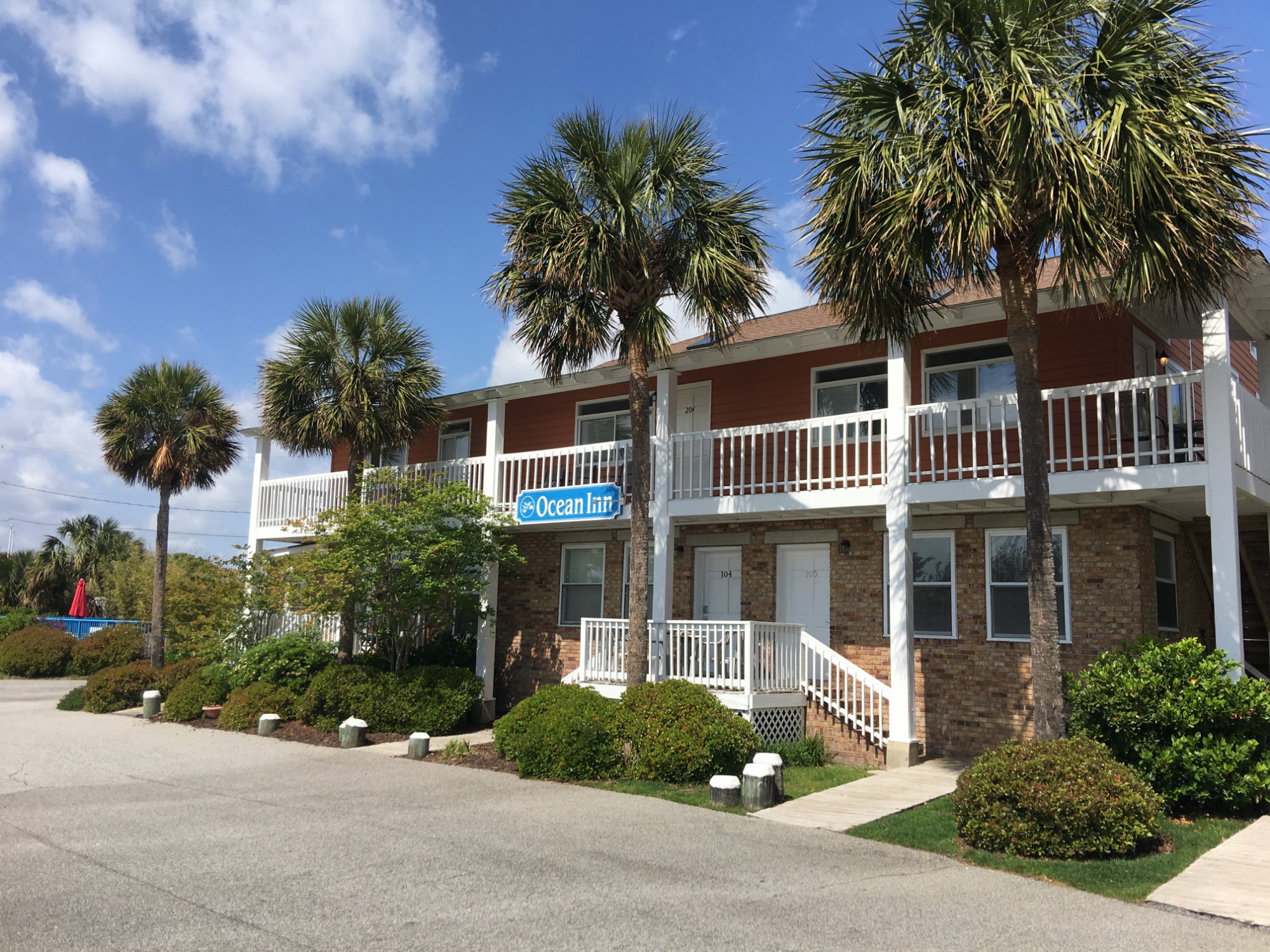 isle of palms hotels        
        <figure class=