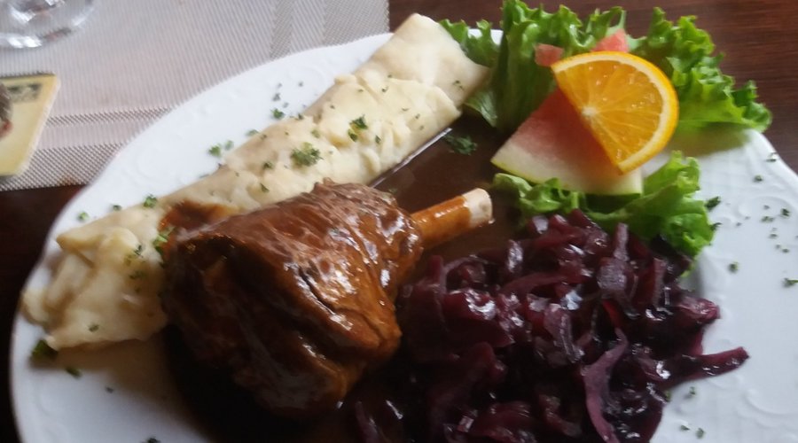 Lammhaxe mit Wickelklos