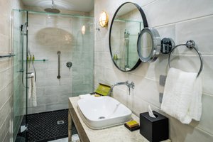 Room & Suite