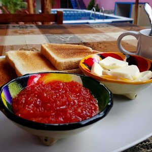 Continental breakfast included (all rooms). In the place we have a restaurant that serves breakf