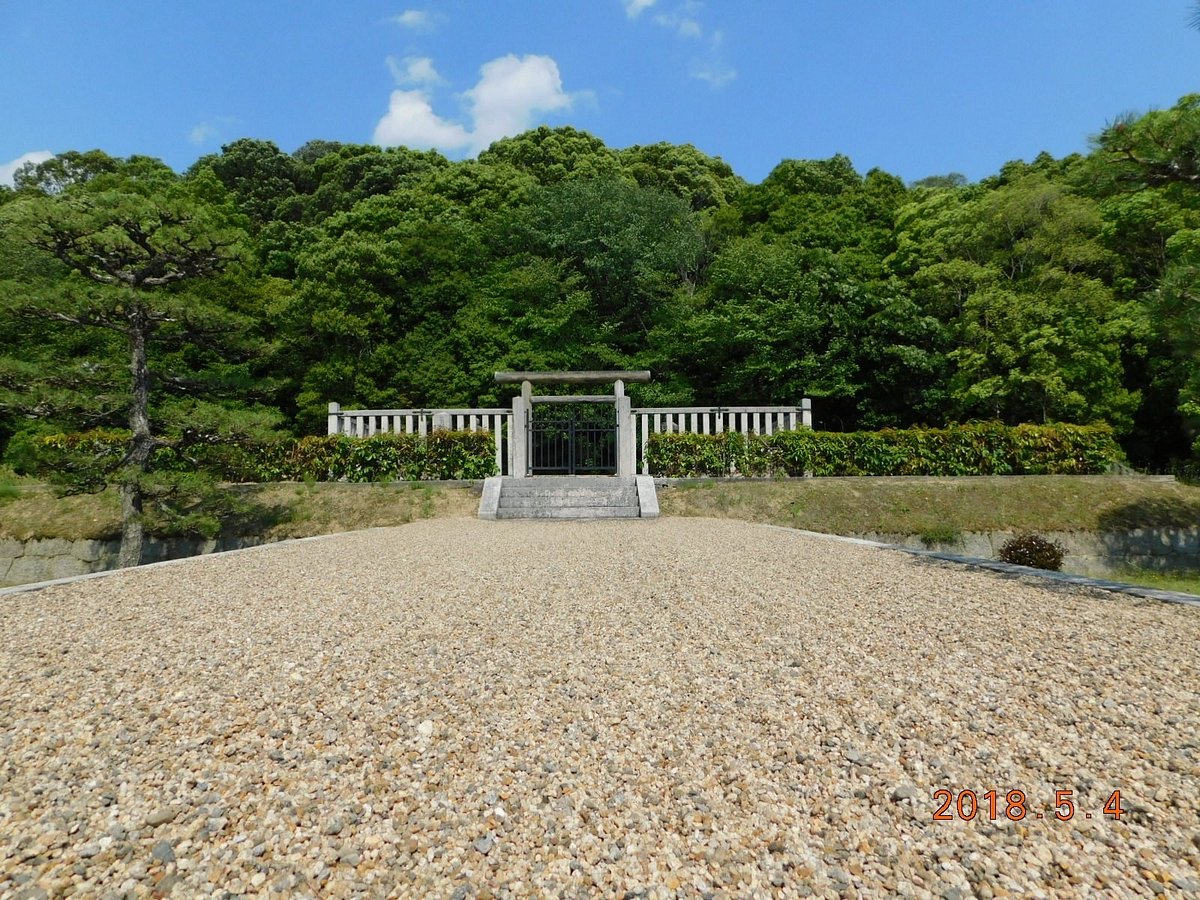 Precious Stones: The Poetry Monuments of the Yamanobe no Michi: O