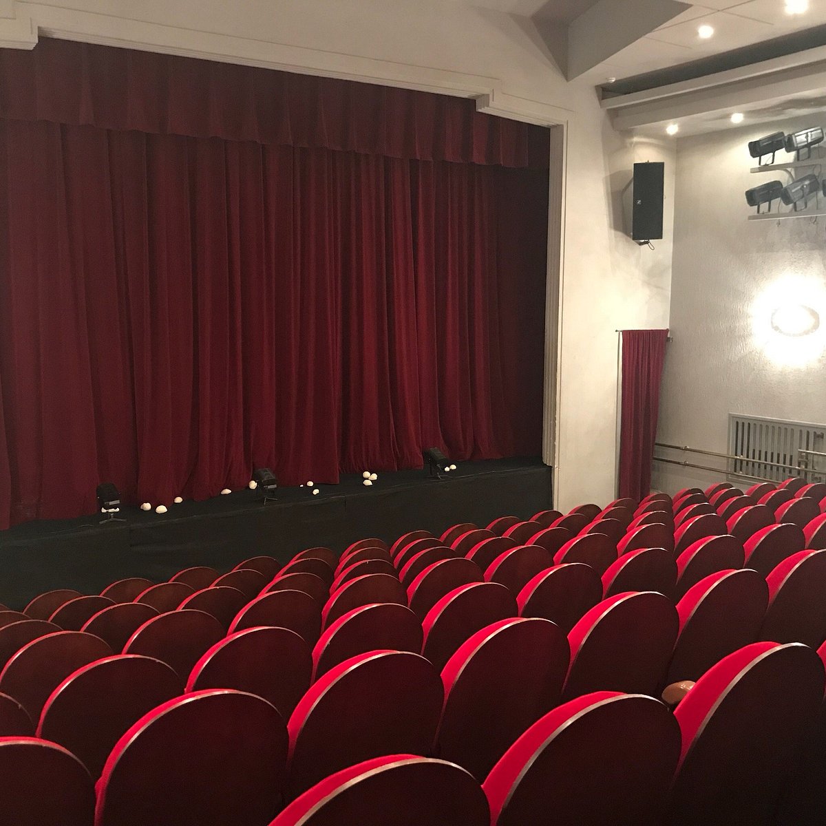 театр грибоедова в тбилиси
