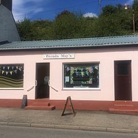 Brenda May’s pop-up cafe on a sunny day
