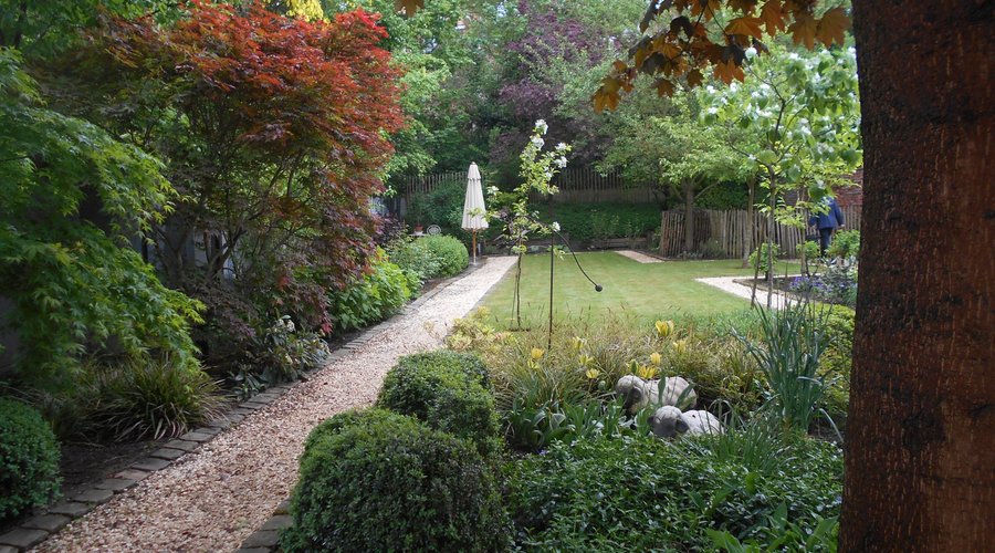 de tuin nodigt uit