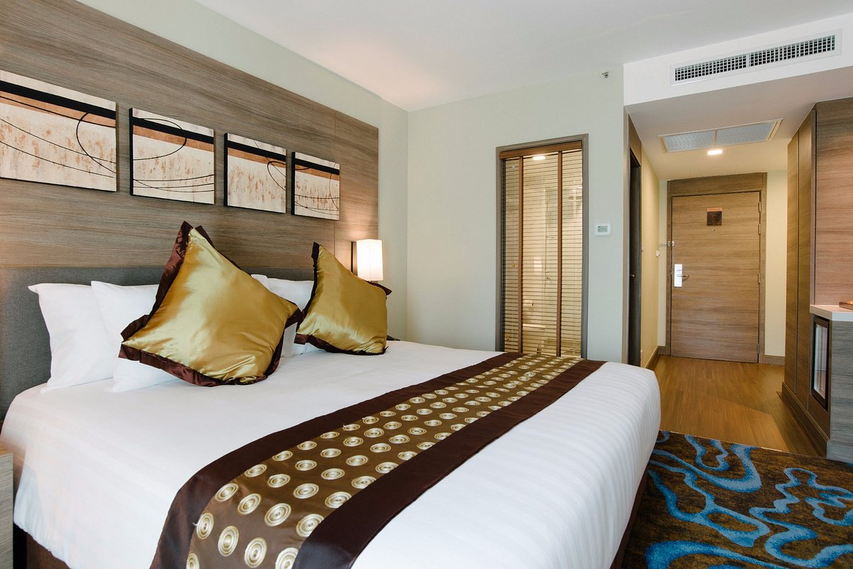 Travelodge Sukhumvit 11. Solitaire Bangkok Sukhumvit 11.