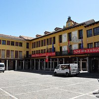 Street view plaza.