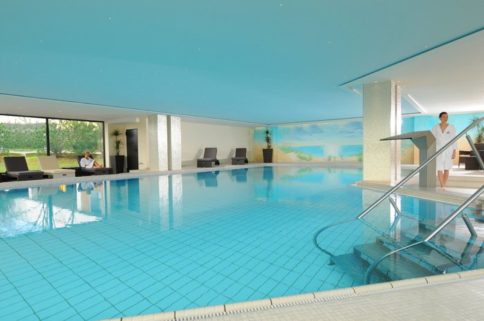 Maritim Strandhotel Travemünde Pool: Pictures & Reviews - Tripadvisor