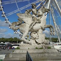 La sculpture monumentale sur son socle