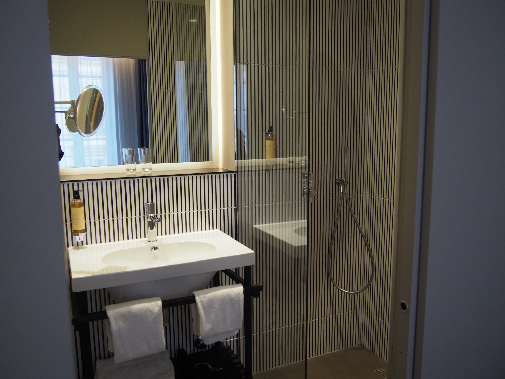 Best Western Plus La Joliette Rooms: Pictures & Reviews - Tripadvisor