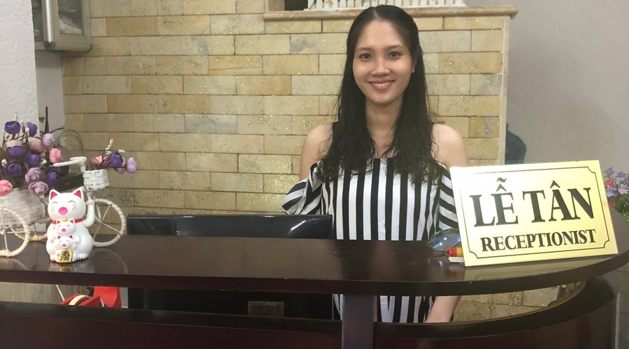 Receptionist 