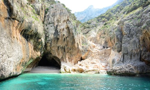 Madaloru - Una piccolissima cala selvaggia da cui si inizia la risalita per il rientro.