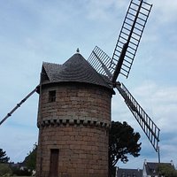 le moulin de la lande du Crach, sur la route du cimetiere de La Clarté, près de Perros Guirec