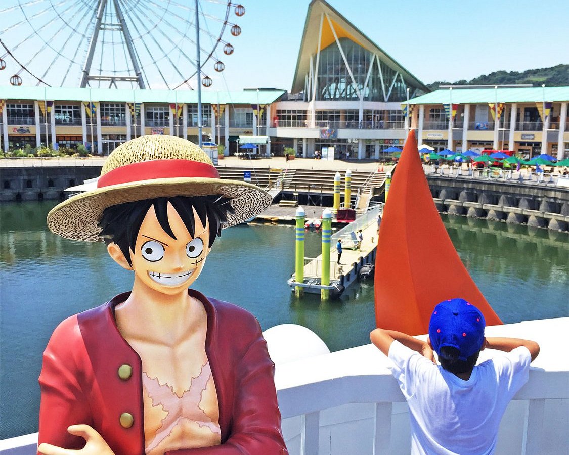 Nagasaki, Japón - 13 De Mayo De 2013: Barco Thousand Sunny De La Caricatura One  Piece En El Muelle Para Que La Gente Visite Y Navegue. Del Manga Japonés Y  La Animación