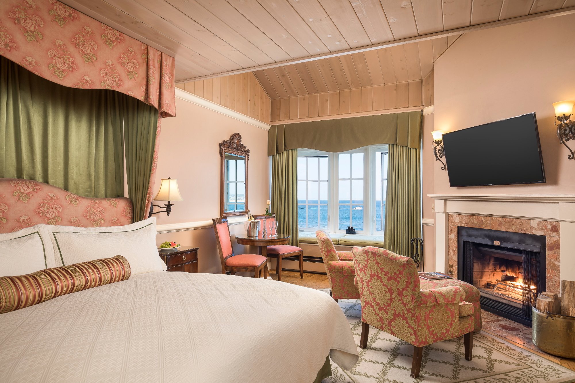 Hotel photo 1 of Spindrift Inn.