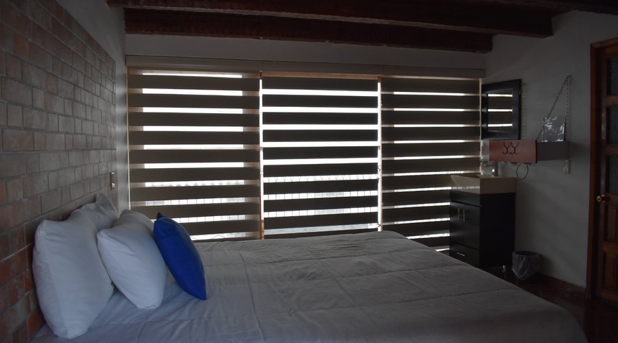 Habitación ideal para parejas que gusten de una atmósfera romántica y de espacios amplios.  