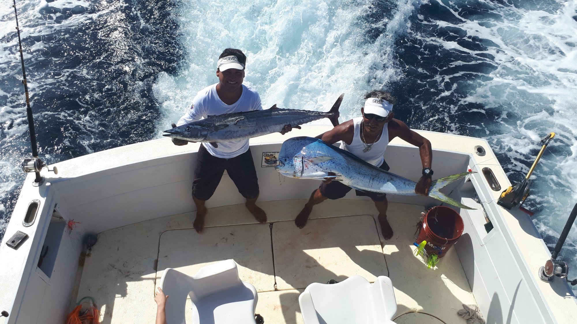 family fishing cancun