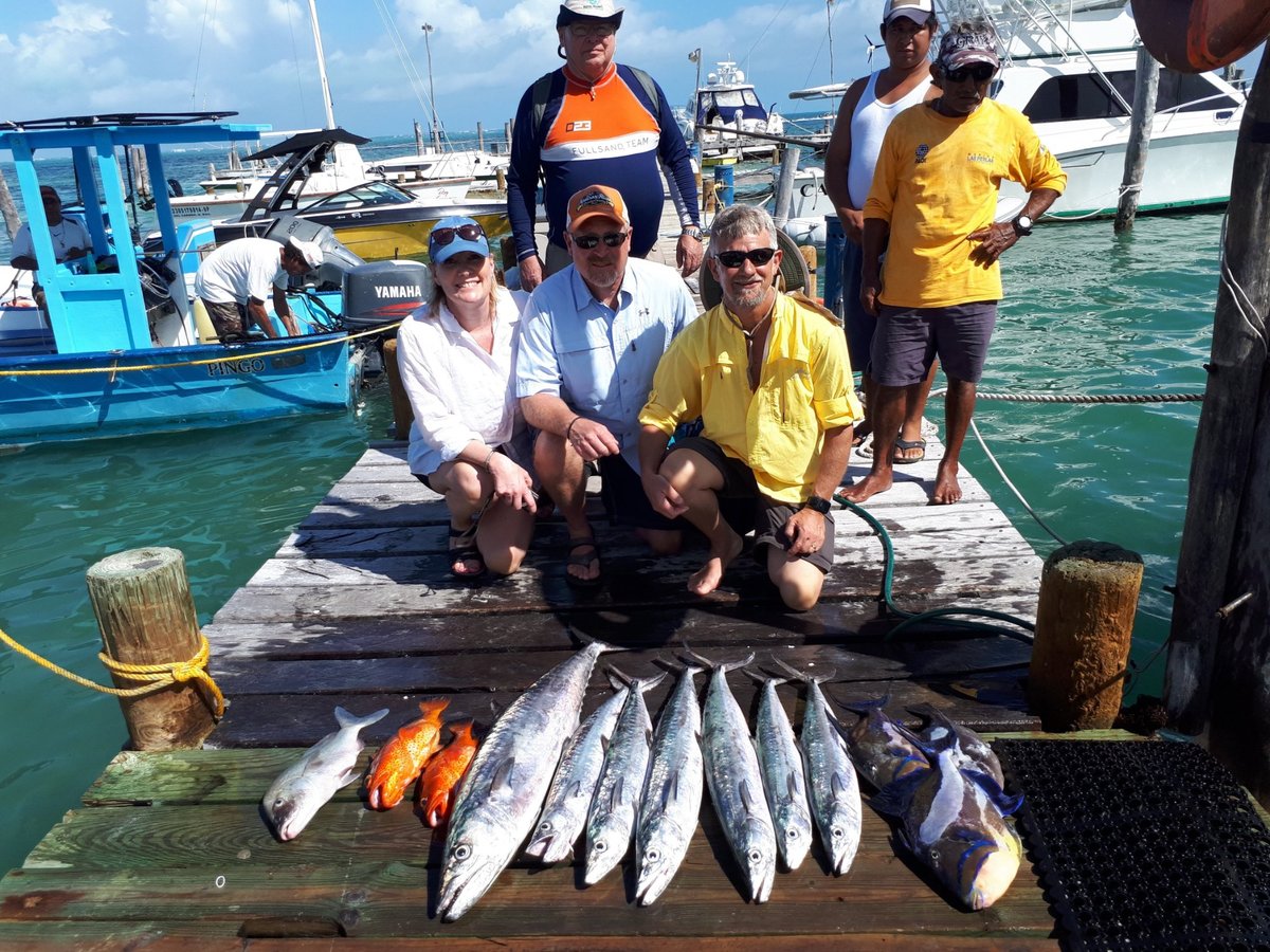 family fishing cancun