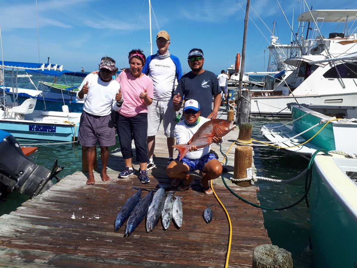 family fishing cancun