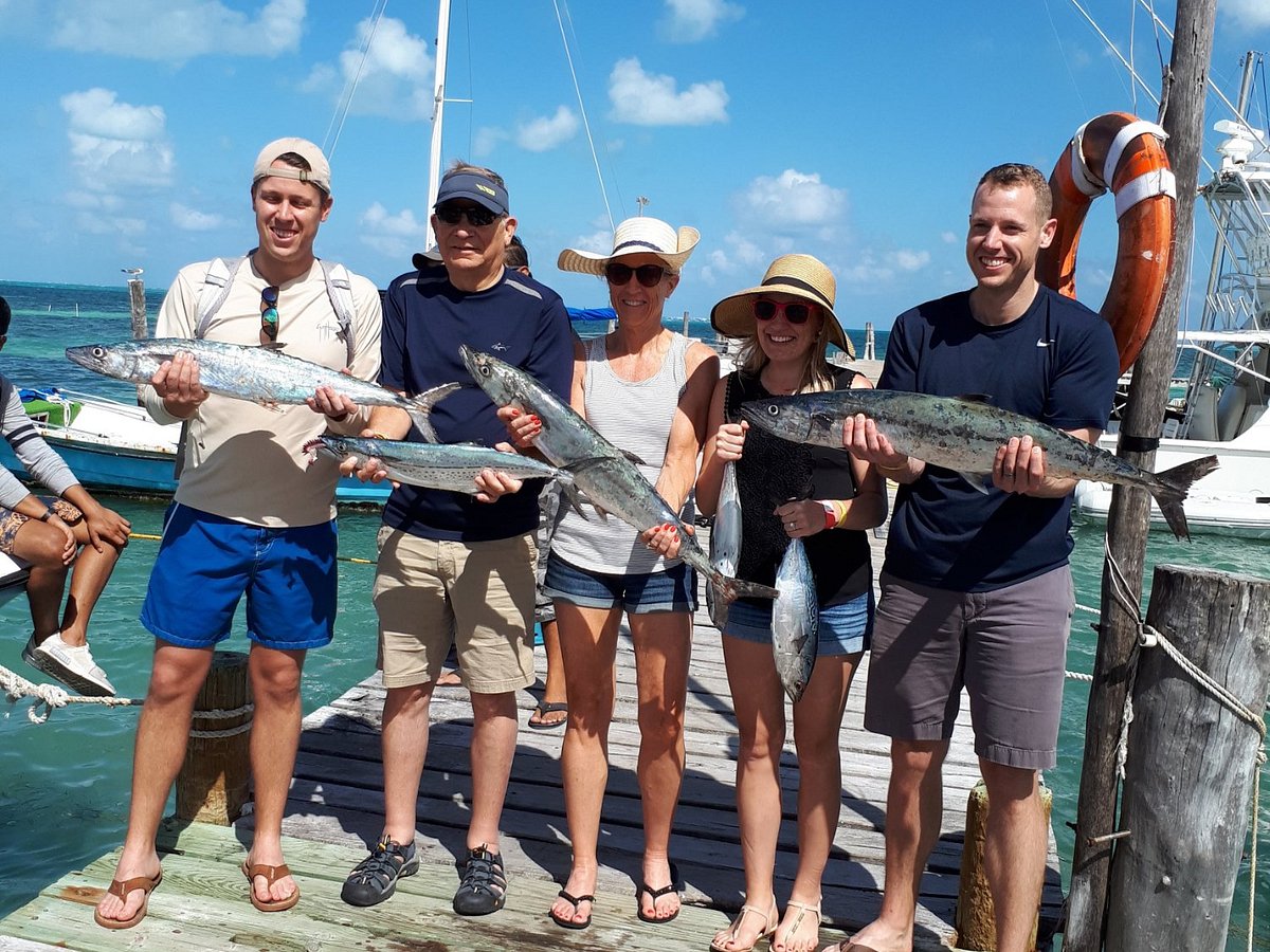 family fishing cancun