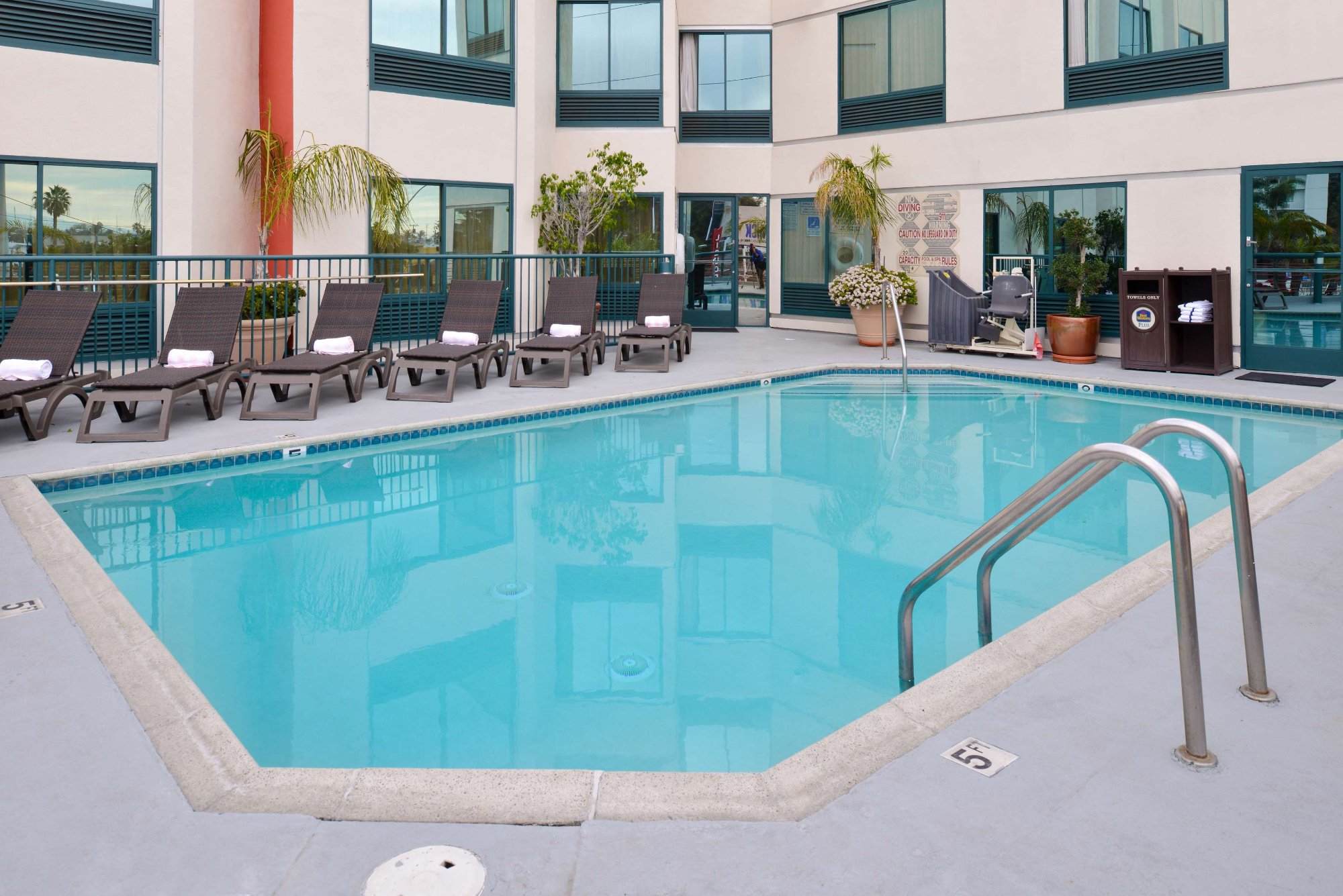 Hotel photo 30 of Best Western Plus Suites Hotel - Los Angeles LAX Airport.
