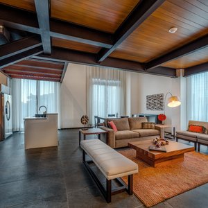 D Luxe suite. View of the kitchen and living room.
