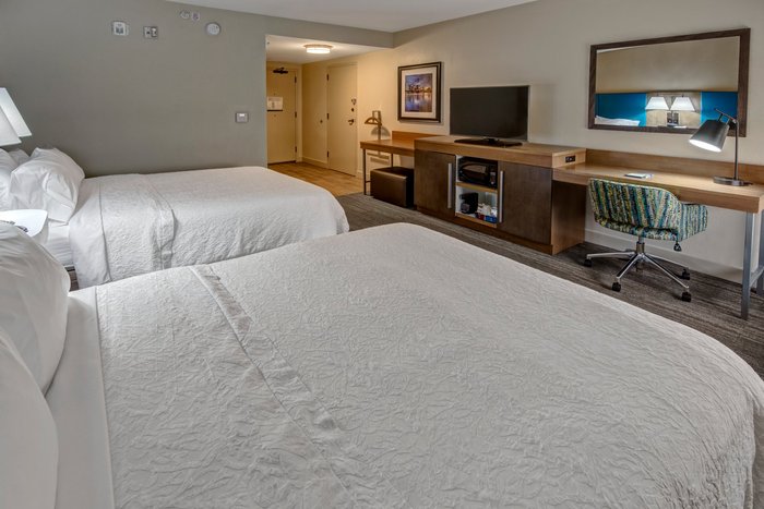 Hampton Inn Orlando-Maingate South - hotel rooms