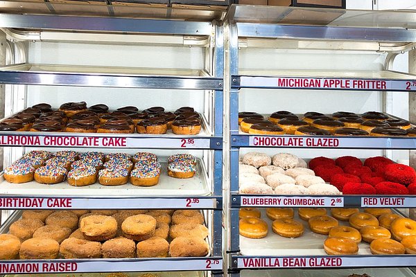 Cal City Bakery - Serving Chicago with Fresh Donuts and Custom Cakes.