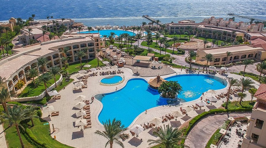 Activity Pool, Infinity Pool, and Beach