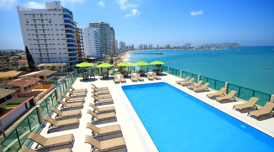 Piscina 4to. piso torre frente al mar