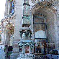 Lampadaire pyramidal
