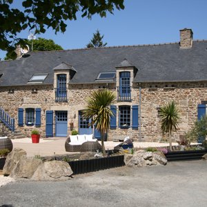 La Pénate in Pluduno, image may contain: Villa, Housing, Hotel, Cottage