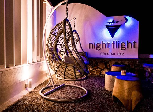 15 Best Bars & Clubs in Santorini - Dancing, Nightlife, Sunset Views