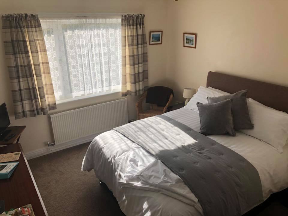 PINEWOOD B&B - Prices & Reviews (Wiseman's Bridge, Wales)