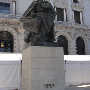 estatua.jpg?w=300&h=300&s=1