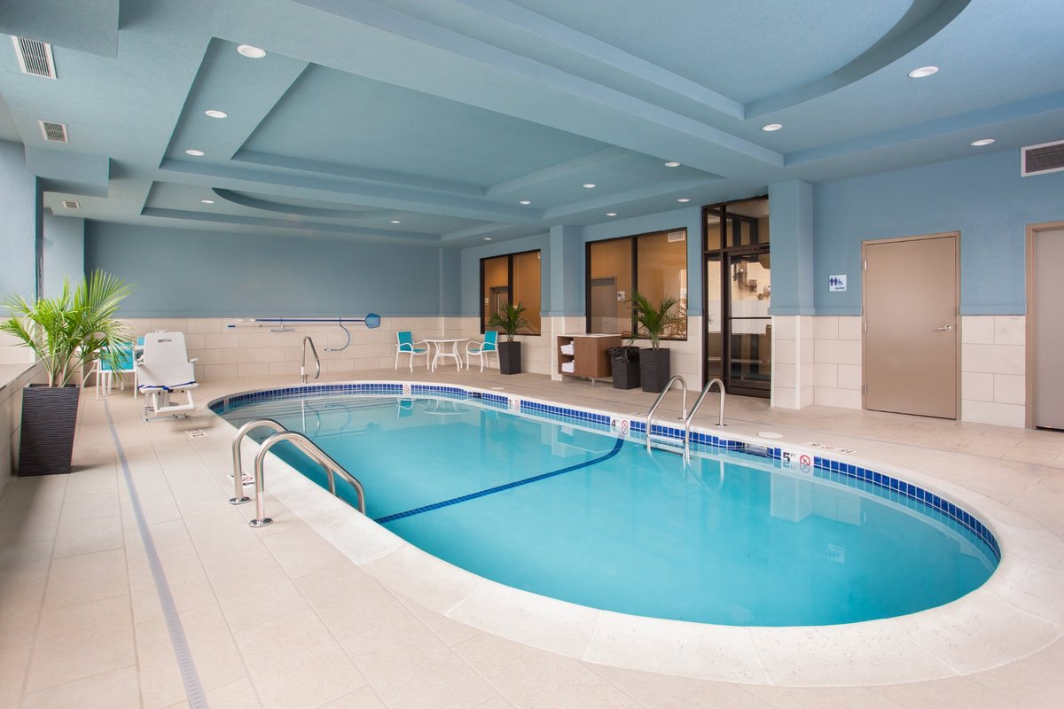 Holiday Inn Express Springfield Downtown Pool: Pictures & Reviews ...