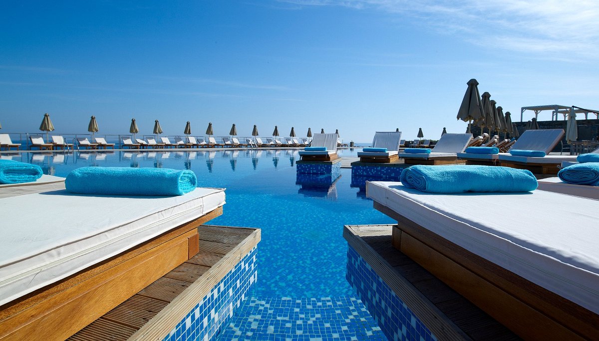 The Royal Blue Resort, hotel in Crete