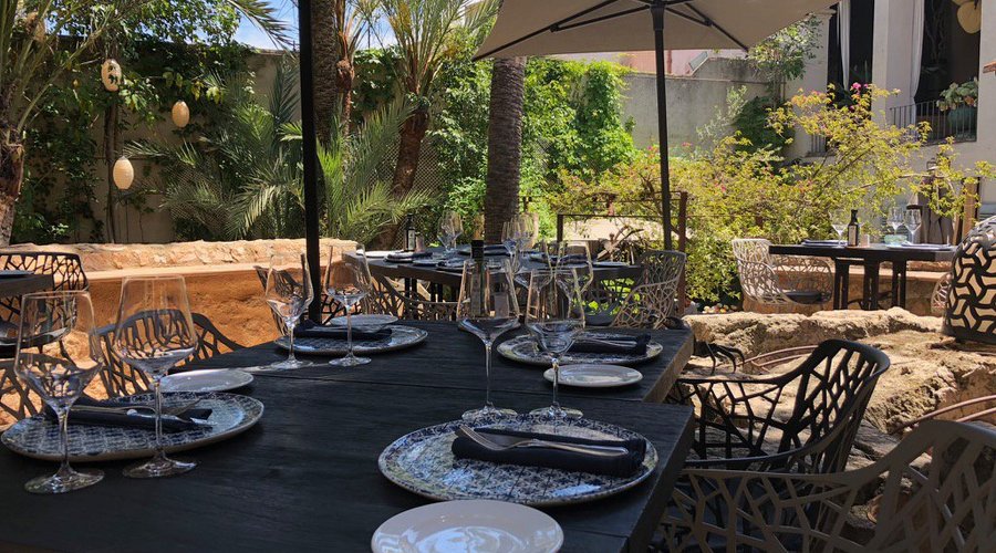 romantic garden restaurant 