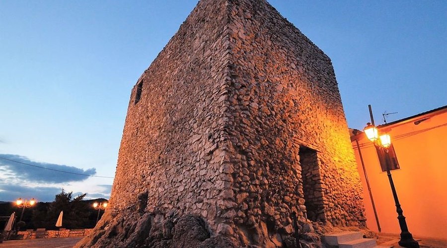 La torre medievale antistante il ristorante