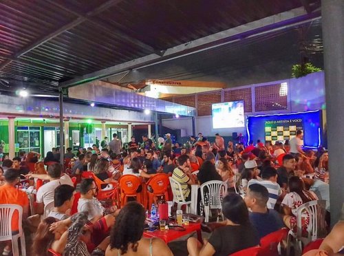 Karaokês no Centro de SP: bares e baladas pra você soltar a voz