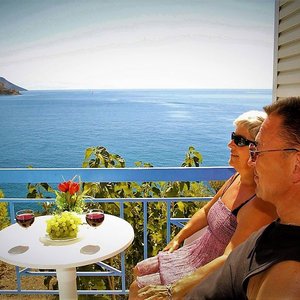All sea view rooms at Kavos Bay