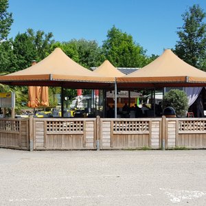 Terrasse du restaurant / magasin 