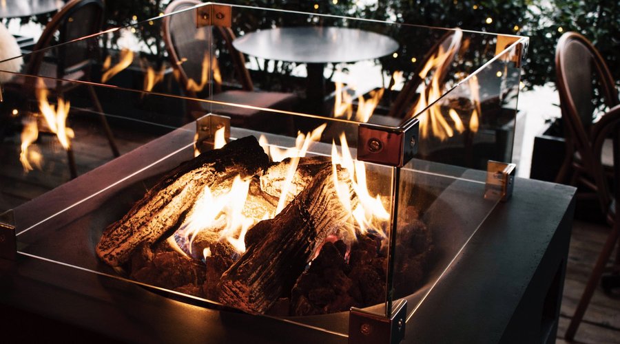 Cosy outdoor seating with fireplace 