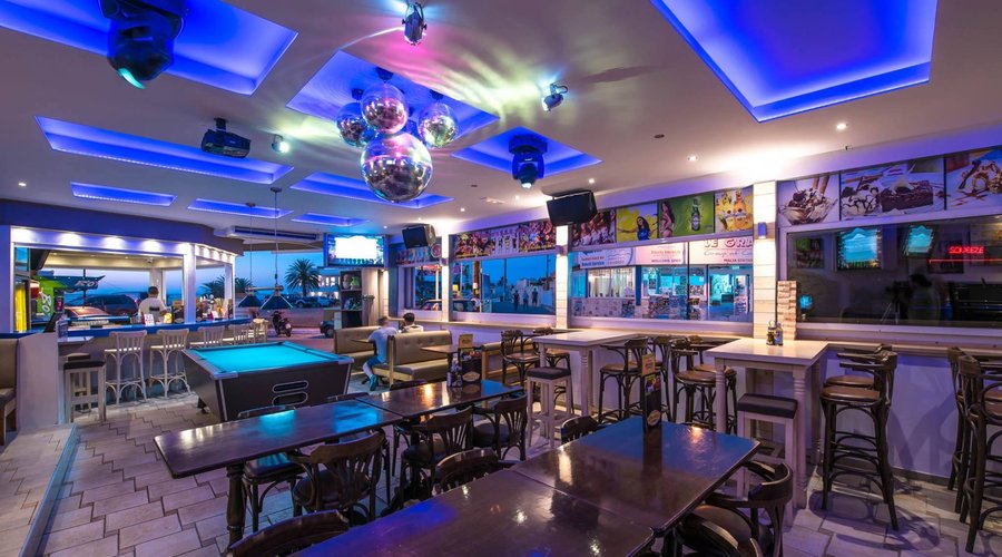 Charlie's Bar 