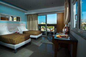 Room & Suite