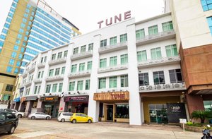 Tune Hotel 1Borneo, Kota Kinabalu in Kota Kinabalu, image may contain: City, Urban, Shopping Mall, Condo