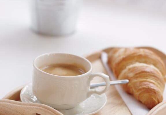 Nespresso koffie met croissant