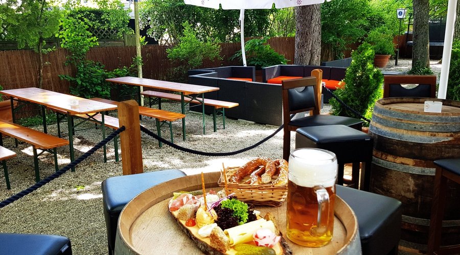 Biergarten Lounge